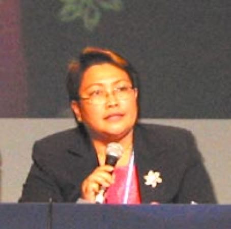 Venus Ilagan speaking into a microphone.